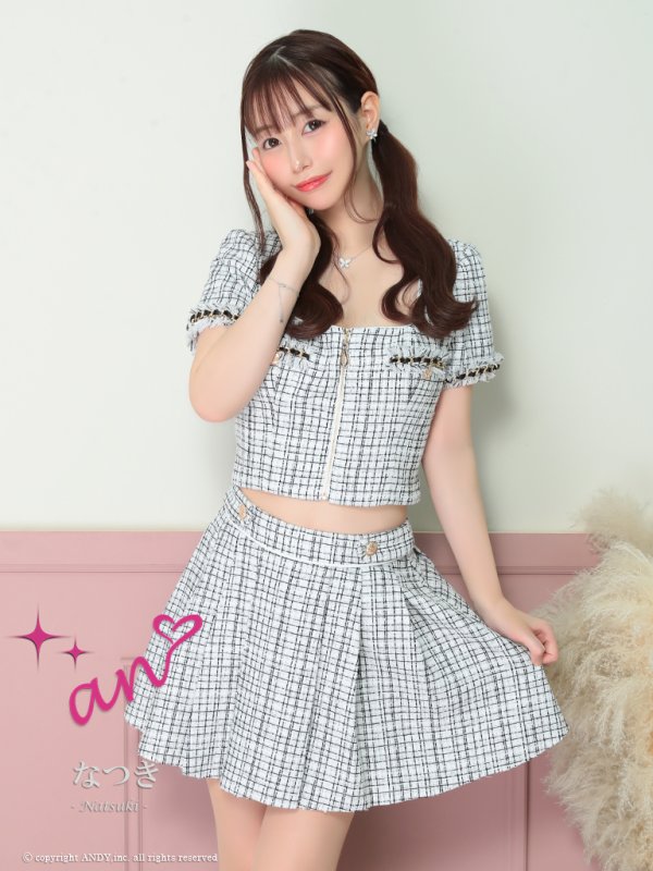 ホワイト×ブラック　モデル：なつき　着用サイズ：Sサイズ