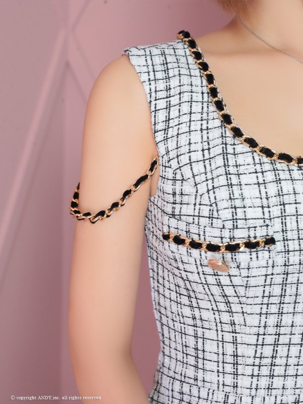 ホワイト　モデル：あみる　身長：158cm　着用サイズ：Sサイズ