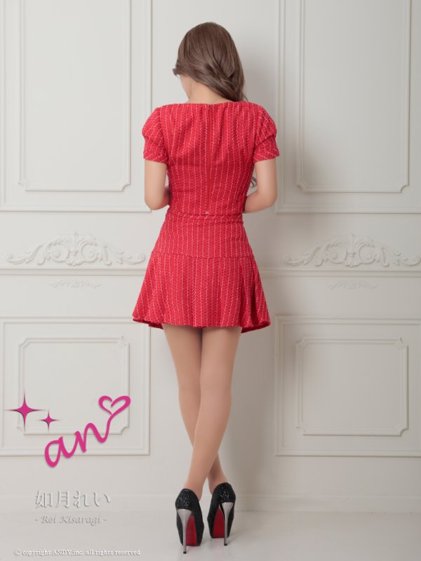 レッド　モデル：如月れい　身長：156cm　着用サイズ：Sサイズ