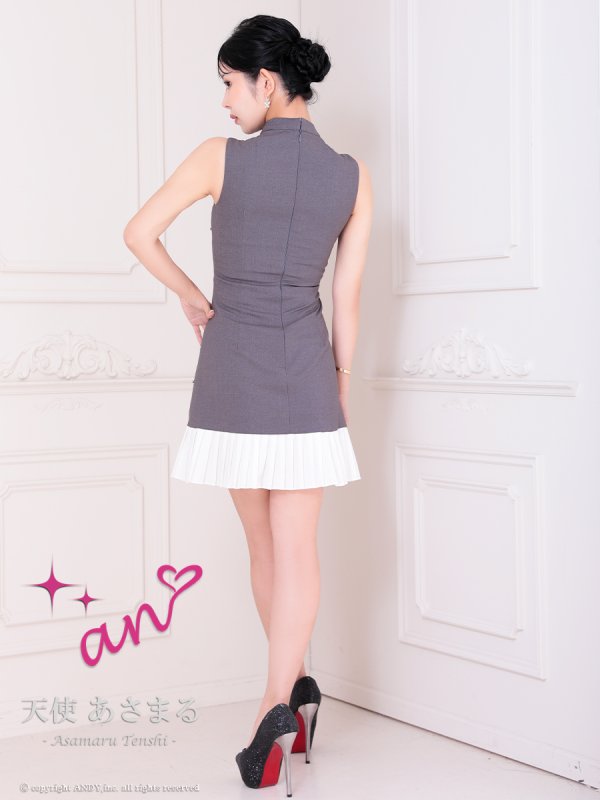 チャコールグレーxホワイト モデル:天使あさまる 着用サイズ:Sサイズ