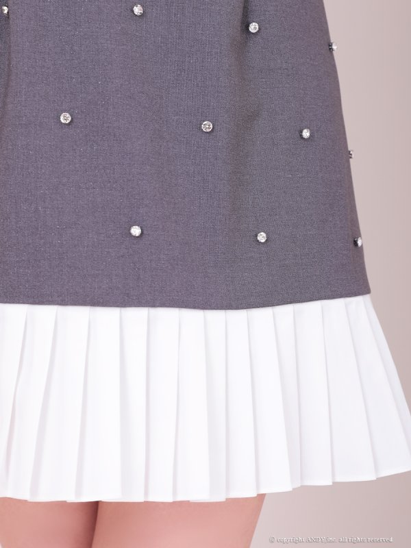 チャコールグレーxホワイト モデル:天使あさまる 着用サイズ:Sサイズ