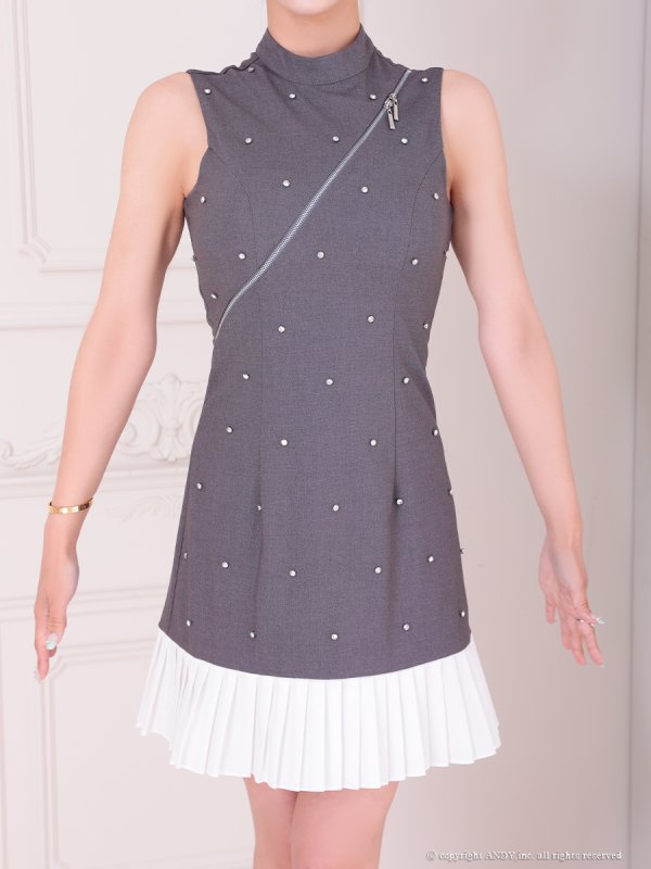 チャコールグレーxホワイト モデル:天使あさまる 着用サイズ:Sサイズ