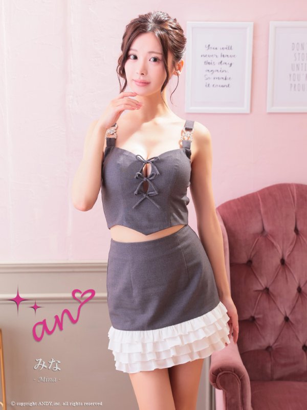 グレーxホワイト モデル：みな　着用サイズ：Sサイズ