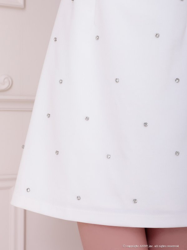 ホワイト モデル:もみじ 着用サイズ:Sサイズ