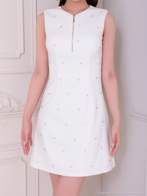 ホワイト モデル:もみじ 着用サイズ:Sサイズ