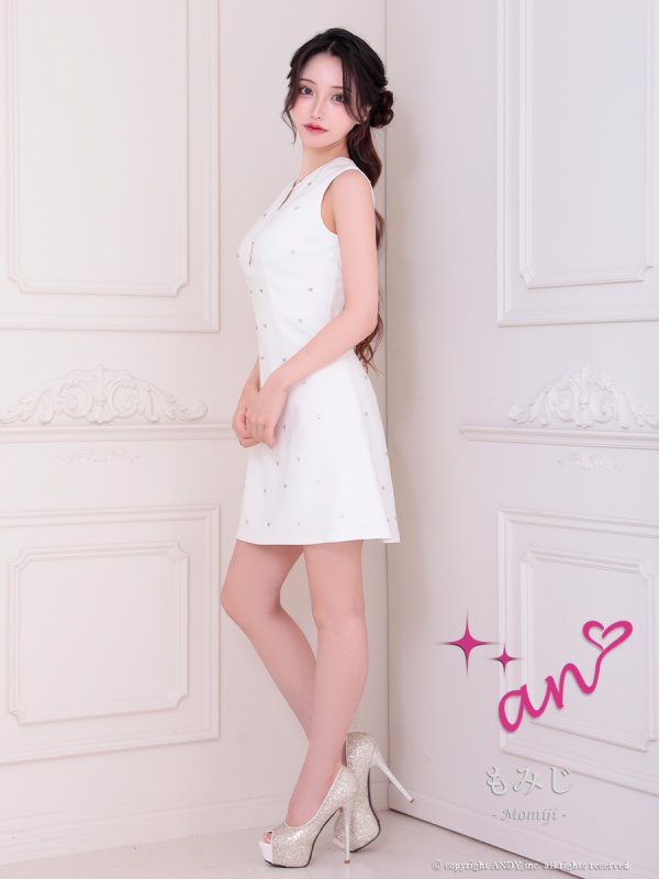 ホワイト モデル:もみじ 着用サイズ:Sサイズ