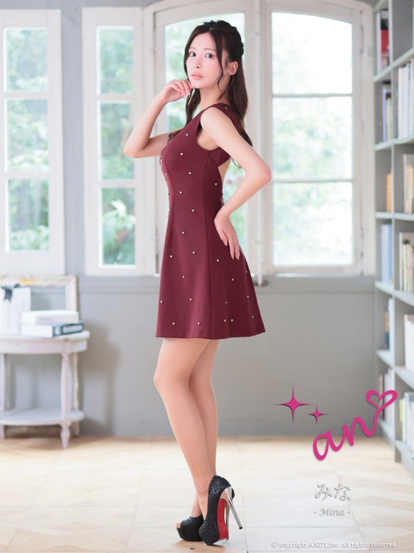 ワインレッド モデル:みな 着用サイズ:Sサイズ