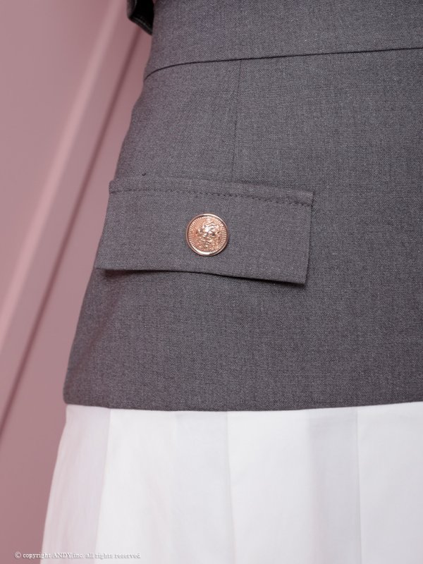 グレーxホワイト モデル：まりん　身長：164cm　着用サイズ：Sサイズ