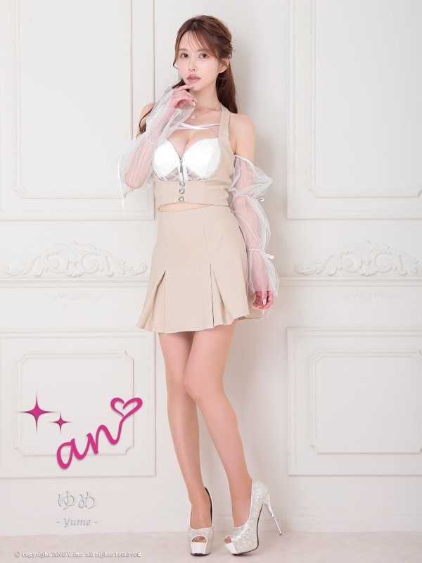 ホワイトxベージュ　モデル：ゆめ　身長：160cm　着用サイズ：Sサイズ