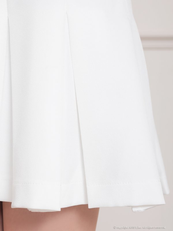 ホワイト モデル:ももか 身長:156cm 着用サイズ:Sサイズ