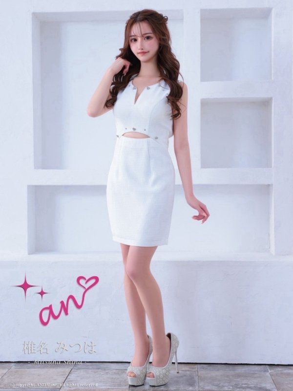 ホワイト モデル:椎名みつは 身長:159cm 着用サイズ:Sサイズ