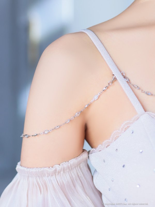 ピンクベージュ モデル：りの　身長：157cm　着用サイズ：Sサイズ