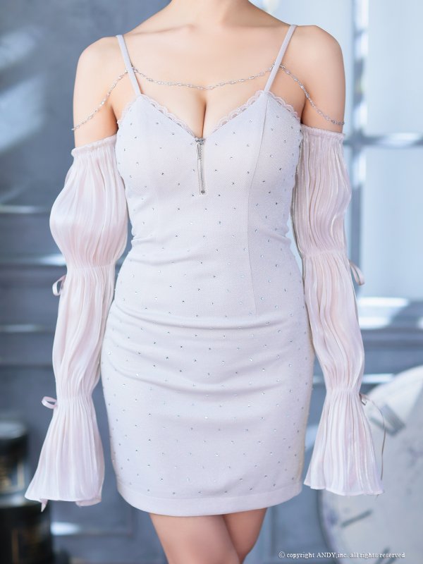 ピンクベージュ モデル：りの　身長：157cm　着用サイズ：Sサイズ