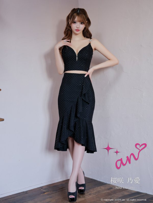 ブラック モデル:桜咲乃愛 身長:164cm 着用サイズ:Sサイズ