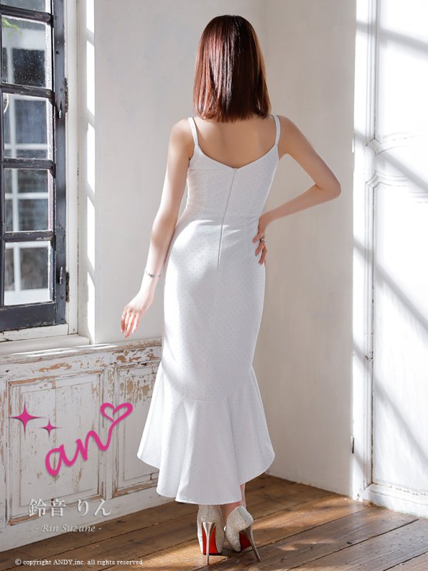 ホワイト モデル:鈴音りん 身長:156cm 着用サイズ:Sサイズ