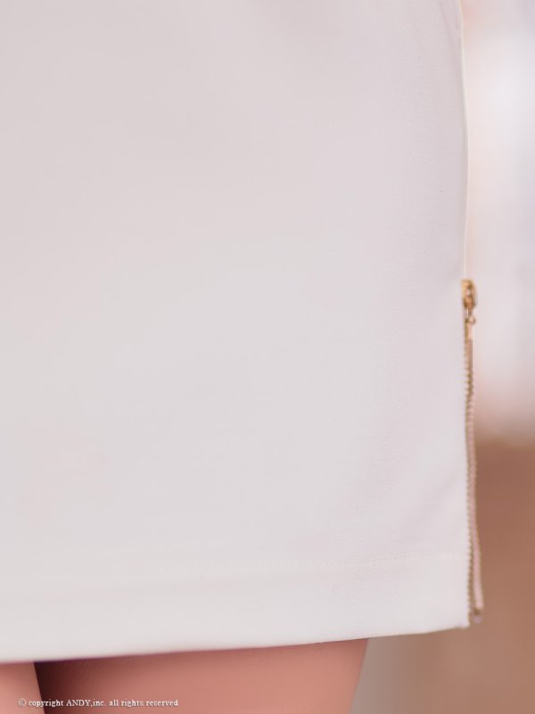 ホワイト モデル:天使かれん 身長:163cm 着用サイズ:Sサイズ