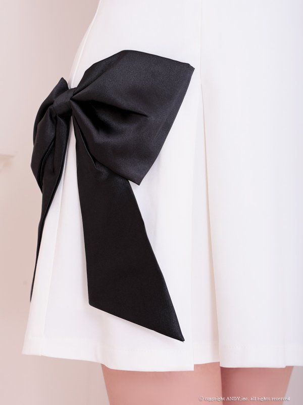 ホワイトxブラック モデル：もみじ　着用サイズ：Sサイズ