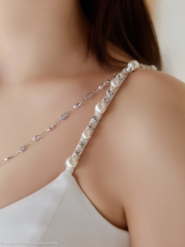 ホワイト モデル：にじほ　身長：160cm　着用サイズ：Sサイズ