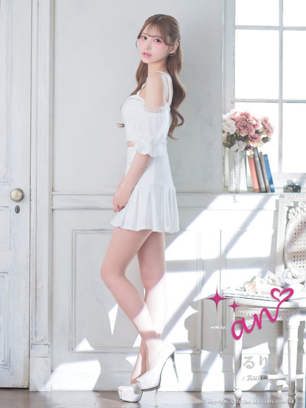 ホワイト モデル：るりぴ　身長：165cm　着用サイズ：Sサイズ