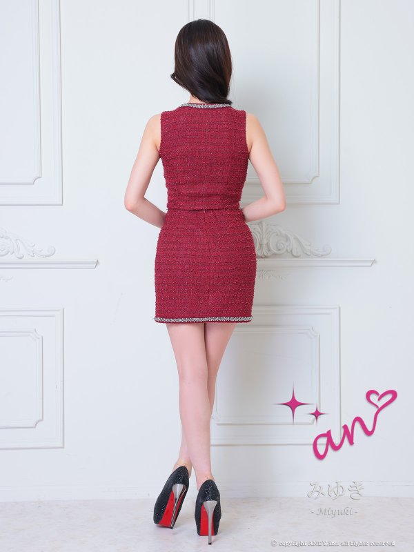 レッド モデル:みゆき 着用サイズ:Sサイズ