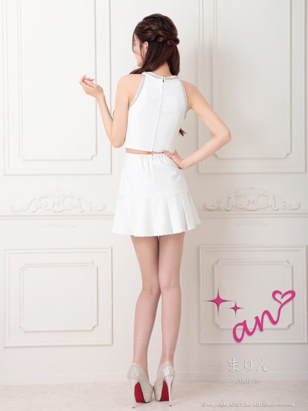 ホワイト　モデル：まりん　身長：171cm　着用サイズ：Sサイズ