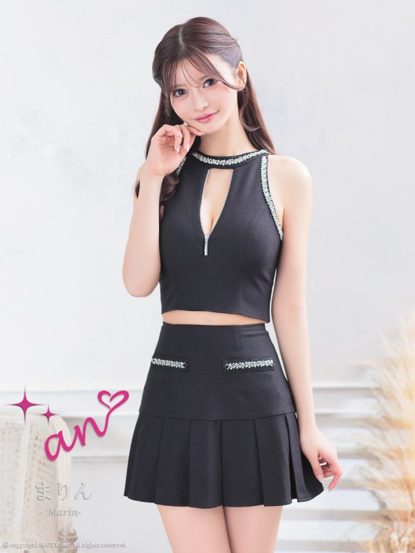 ブラック　モデル：ひなたまりん　身長：171cm 着用サイズ：Sサイズ