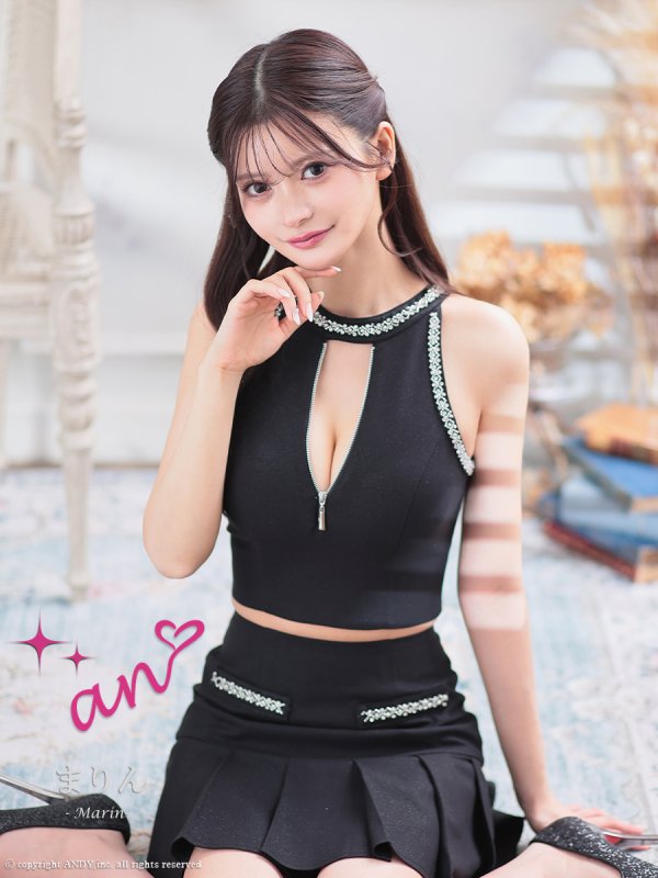 ブラック　モデル：ひなたまりん　身長：171cm 着用サイズ：Sサイズ