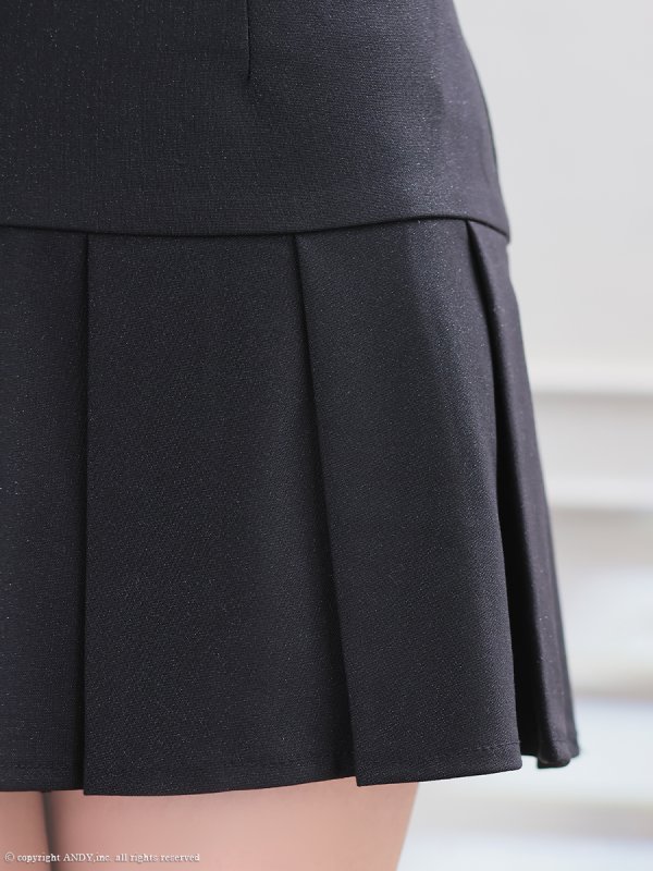 ブラック　モデル：ひなたまりん　身長：171cm 着用サイズ：Sサイズ