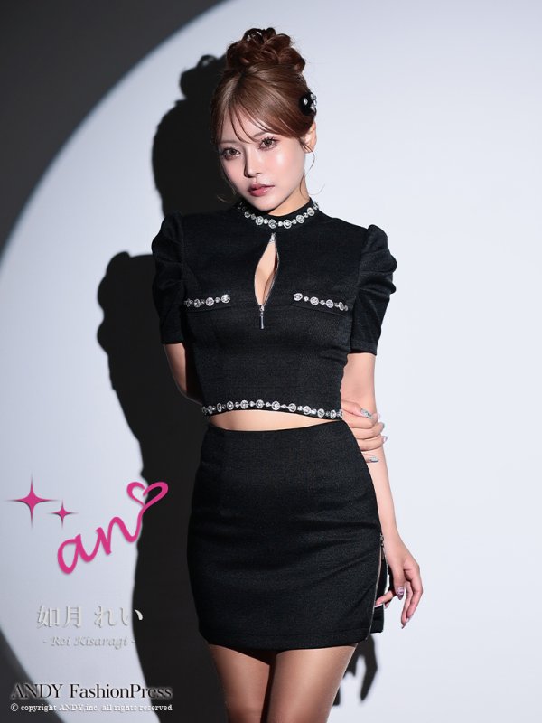 ブラック モデル：如月れい　身長：156cm　着用サイズ：Sサイズ