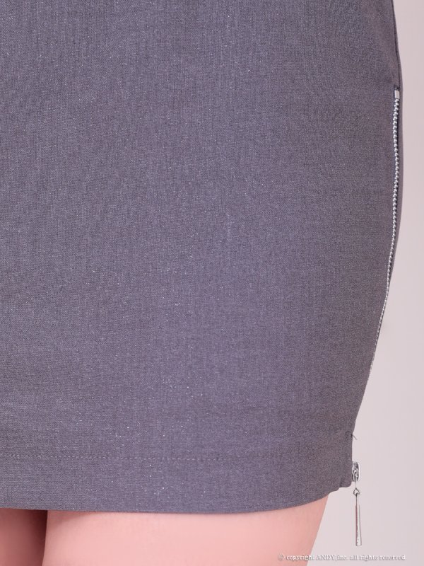 グレー モデル：りり　着用サイズ：Sサイズ