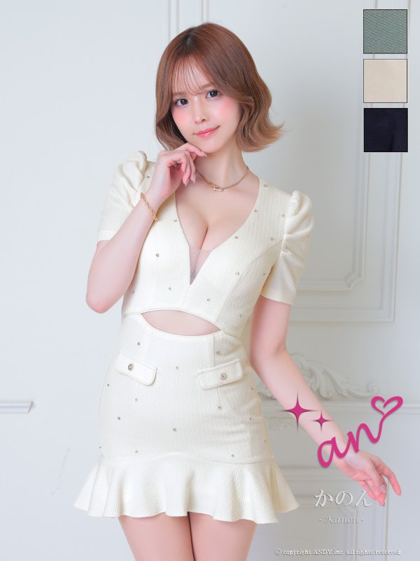 ホワイト モデル：かのん　着用サイズ：Sサイズ