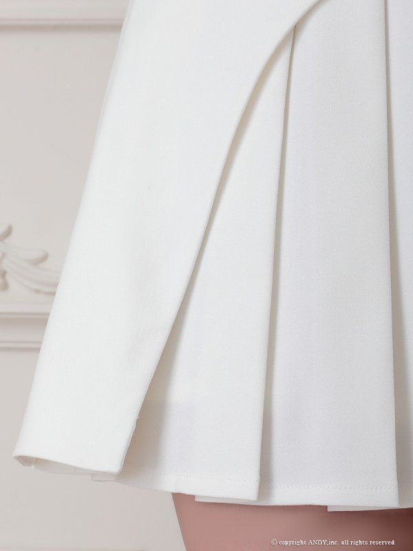 ホワイト モデル：まりん　着用サイズ：Sサイズ