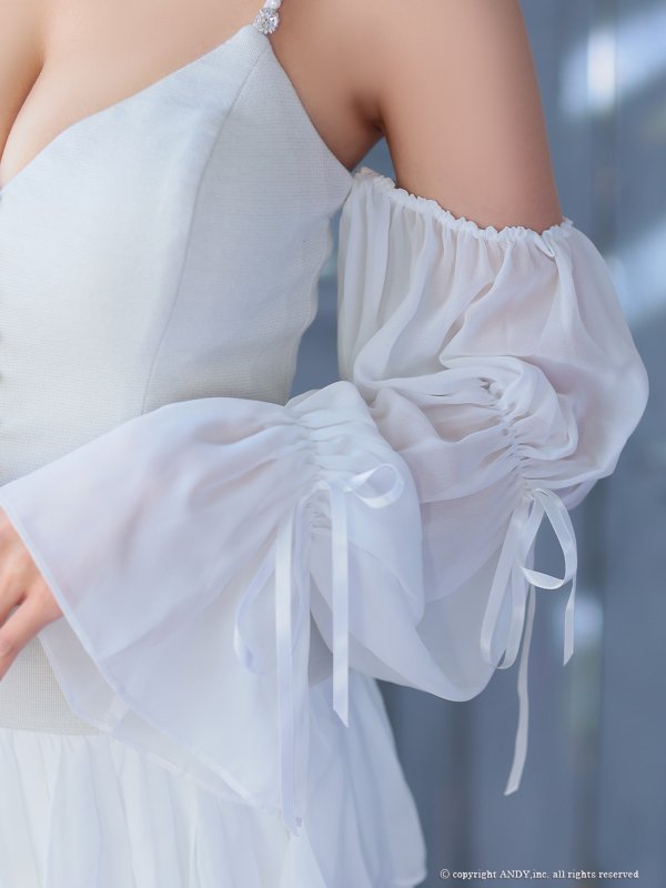 アイボリーxホワイト　モデル：りの　身長：157cm　着用サイズ：Sサイズ