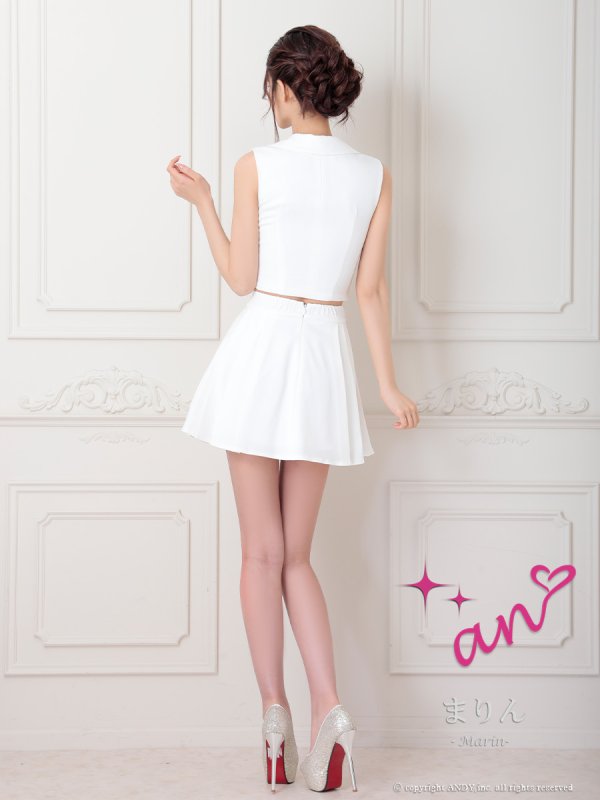 ホワイト モデル:まりん 着用サイズ:Sサイズ