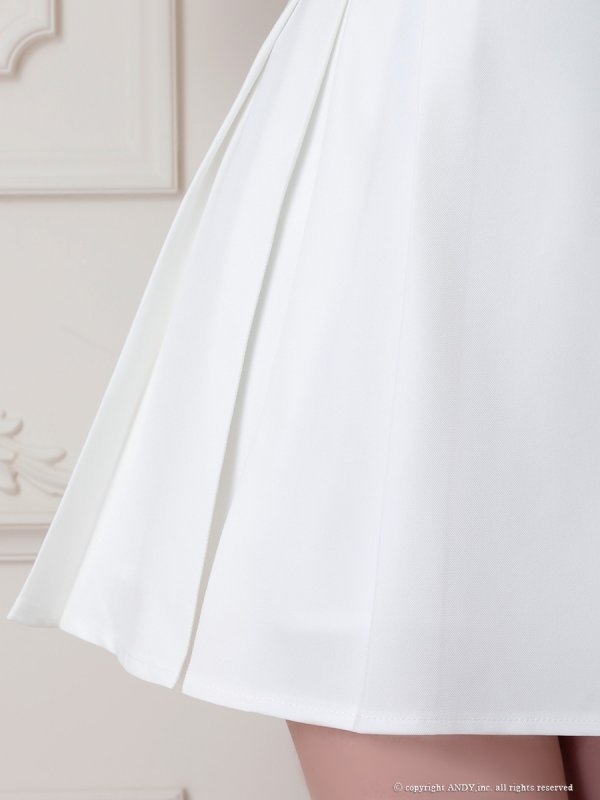 ホワイト モデル:まりん 着用サイズ:Sサイズ