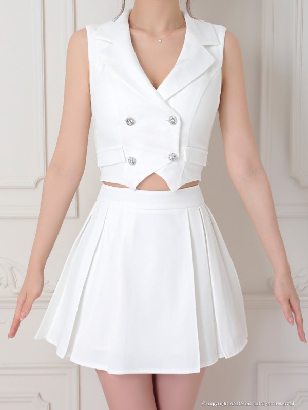 ホワイト モデル:まりん 着用サイズ:Sサイズ