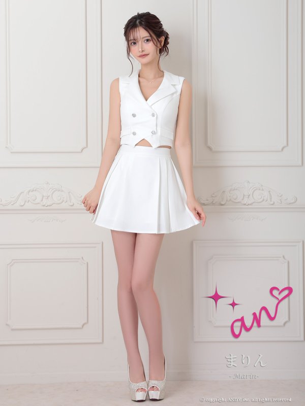 ホワイト モデル:まりん 着用サイズ:Sサイズ