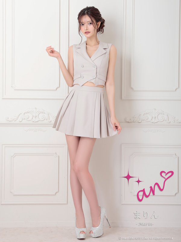 ベージュ モデル：まりん　着用サイズ：Sサイズ