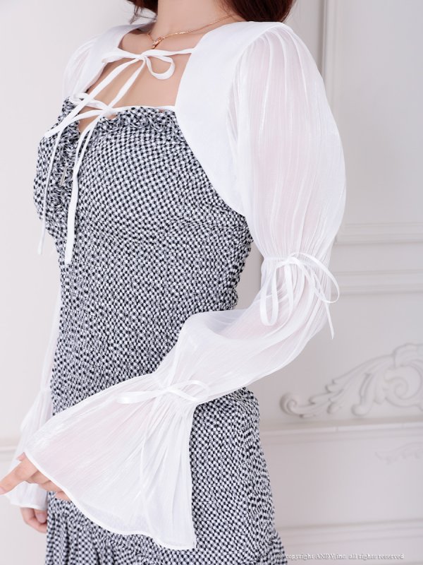 ホワイト×ブラック　モデル：まりん　身長：164cm　着用サイズ：Sサイズ