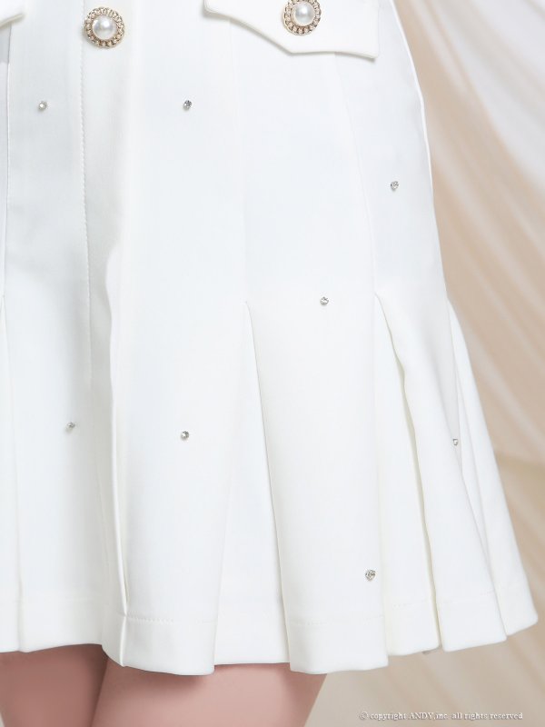 ホワイト　モデル：さき　着用サイズ：Sサイズ