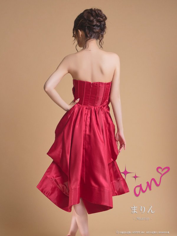 レッド　モデル：まりん　身長：164cm　着用サイズ：Sサイズ