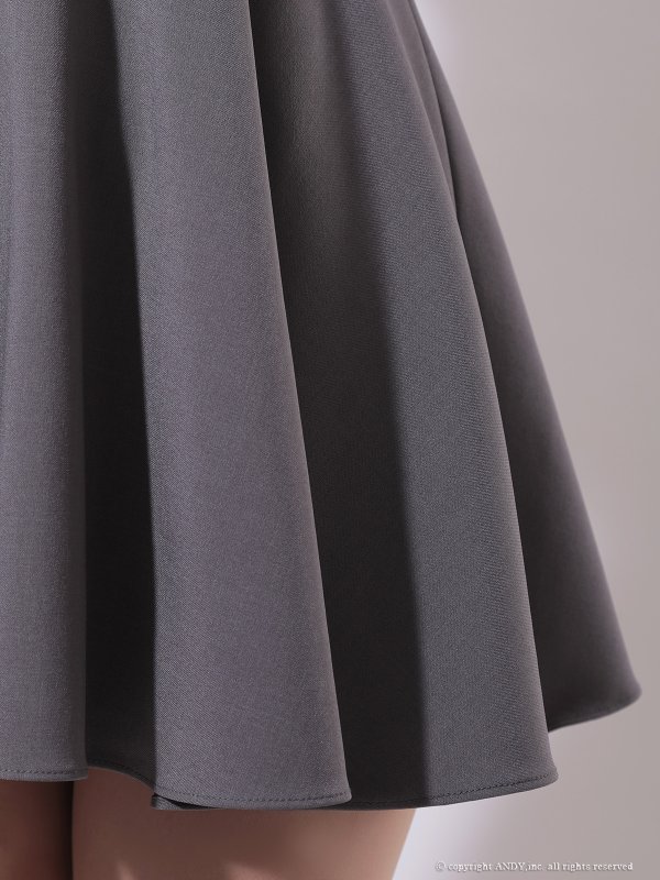 グレー　モデル：るり　身長：165cm　着用サイズ：Sサイズ