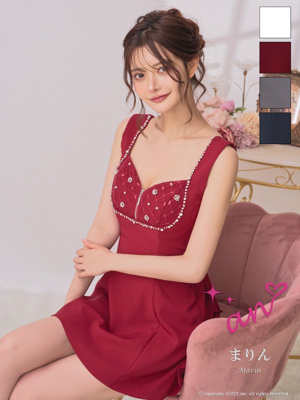 レッド　モデル：まりん　身長：171cm　着用サイズ：Sサイズ