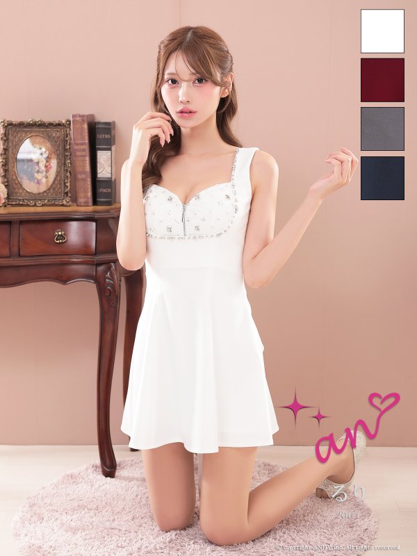 ホワイト　モデル：るりぴ　身長：165cm　着用サイズ：Sサイズ