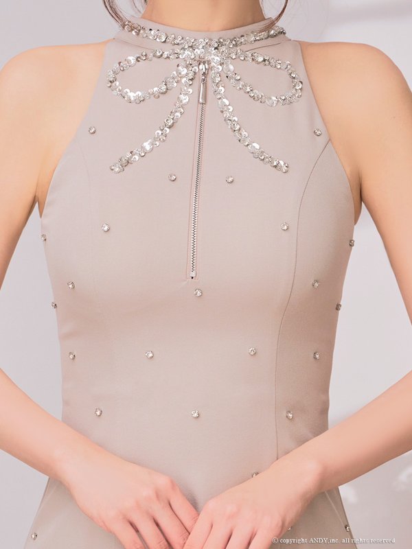 ベージュxホワイト　モデル：まりん　着用サイズ：Sサイズ