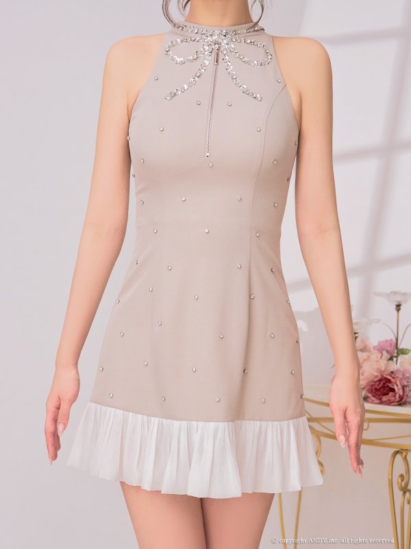 ベージュxホワイト　モデル：まりん　着用サイズ：Sサイズ