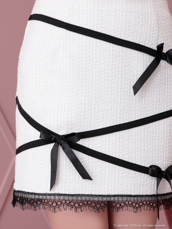 ホワイト モデル:愛咲ななみ 着用サイズ:Sサイズ