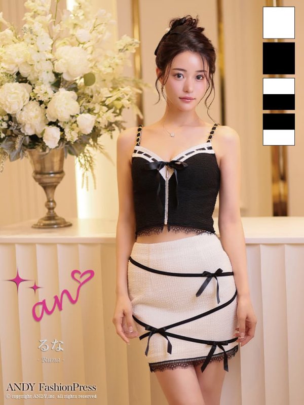 ブラックホワイト　モデル：るな　身長：159cm　着用サイズ：Sサイズ