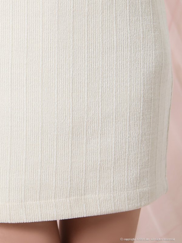 アイボリー モデル：もみじ　着用サイズ：Sサイズ