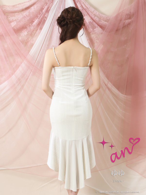 ホワイト モデル：ゆゆ　着用サイズ：Sサイズ